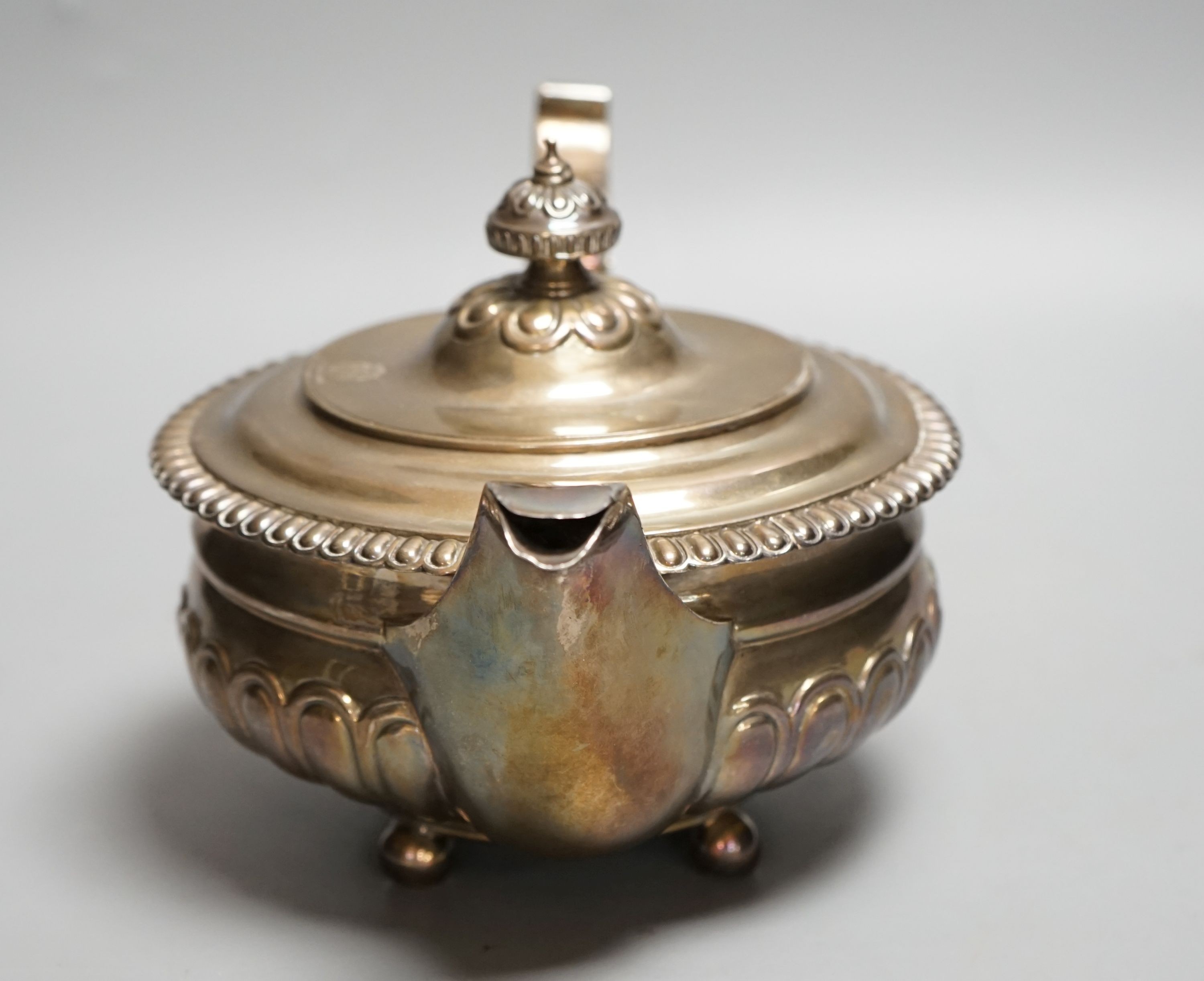 A George III silver teapot, Soloman Hougham, London, 1813, gross 23.5oz.